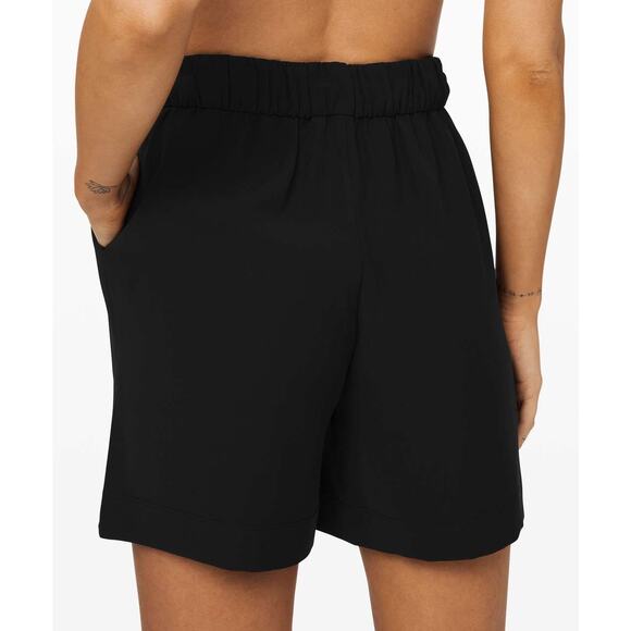 LULULEMON Noir Short 5.5” Womens 4 Black High Rise Pleated Elastic Tie Waist - Picture 2 of 14